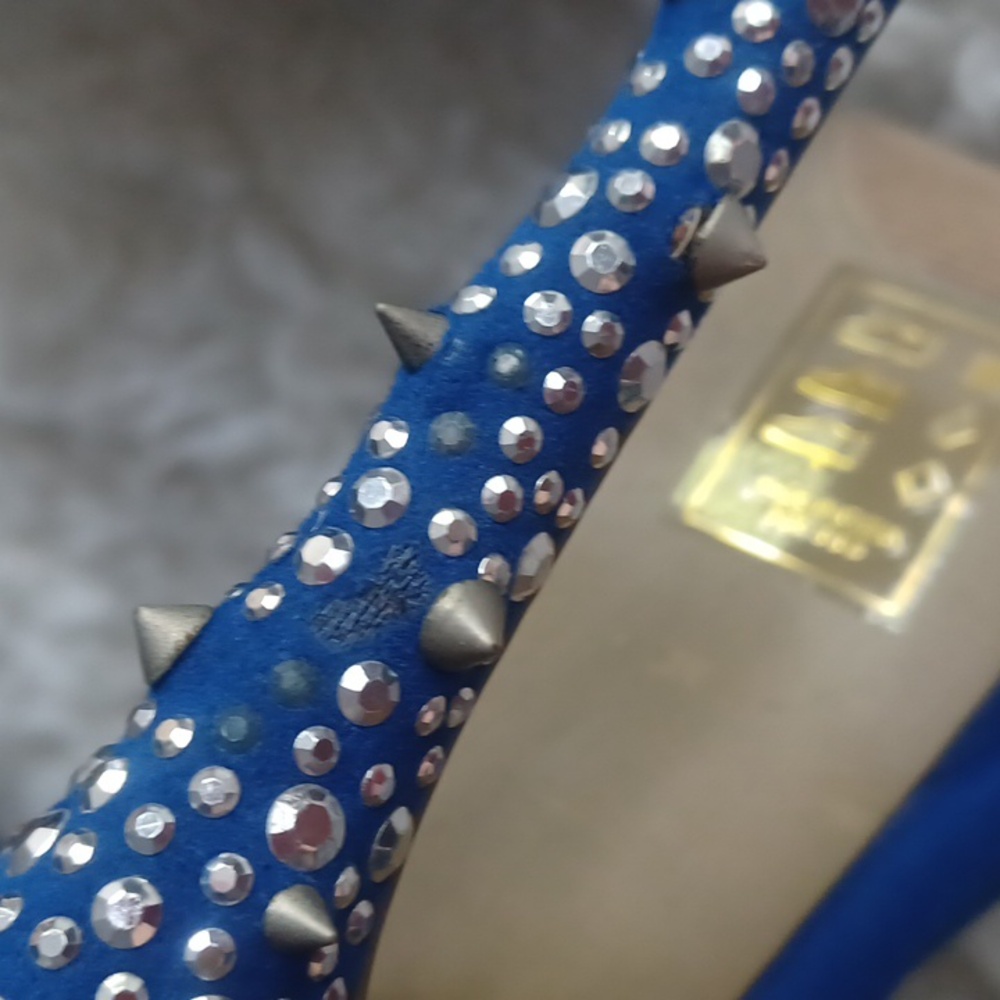 Studded platforms - Picture 9 of 16